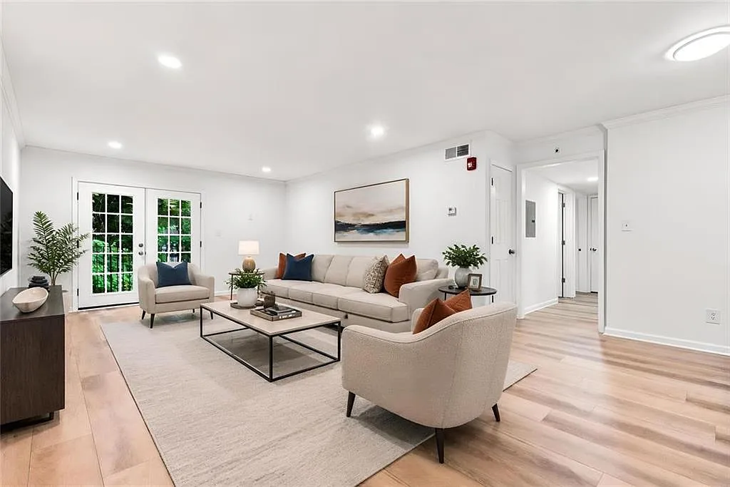 3 bed, 2.0 bath, 1203 sqft, $2,200 — Photo 3
