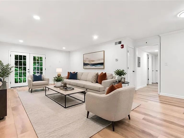 5095 Roswell Rd #203 — Photo 3