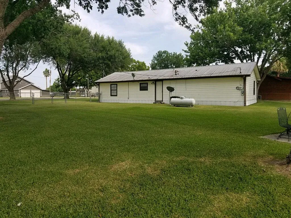 2 bed, 1350 sqft, $1,299 — Photo 3