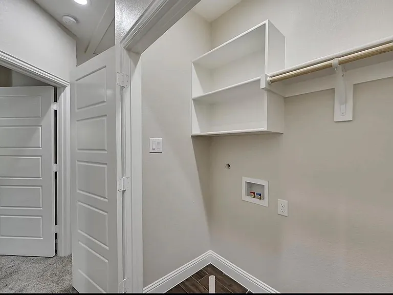 1707 Ash Crescent St — Photo 18