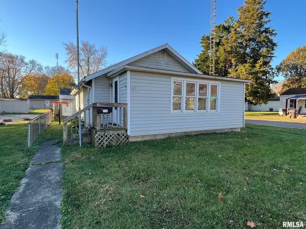 617 Short 8th St, Lincoln, IL 62656