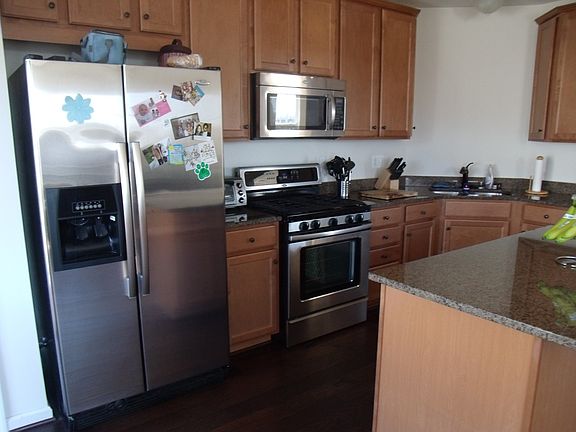 Gourmet kitchen w/ss appl