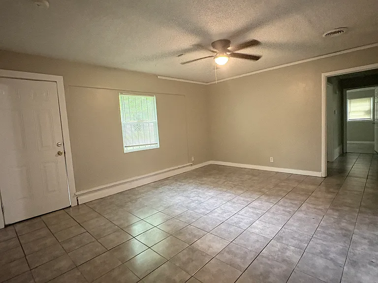 3902 Wesley Dr — Photo 3