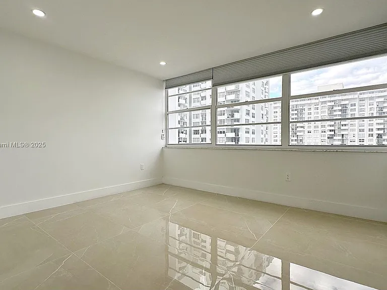18071 Biscayne Blvd #1202 — Photo 12