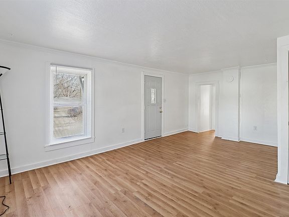 4th image of 106 Arch Ave NE