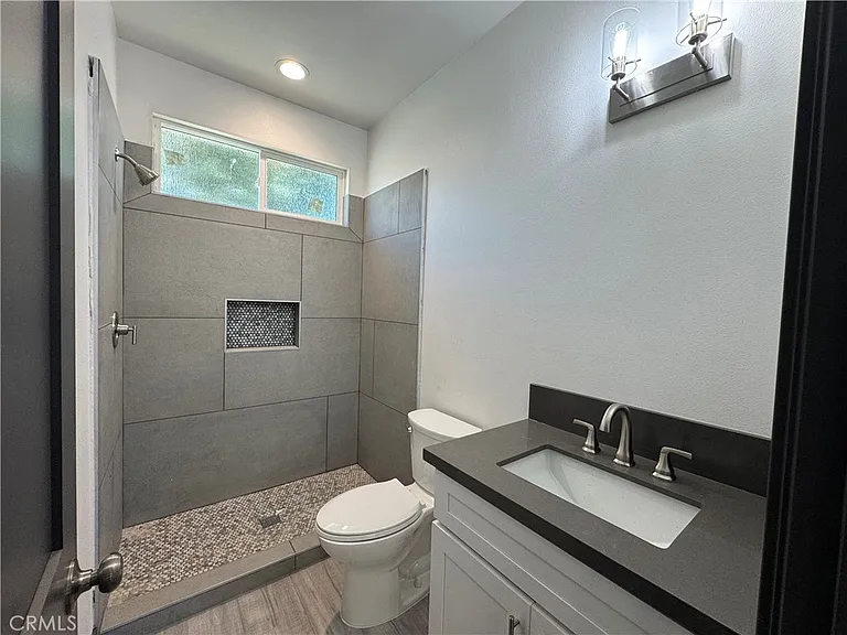 1417 W 3rd St — Photo 14