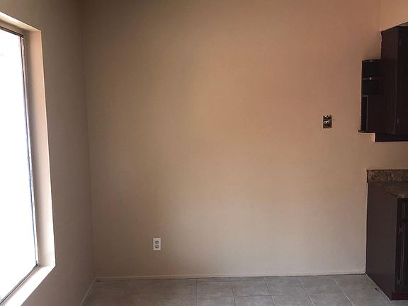 3rd image of 2222 Zoe Ave #D