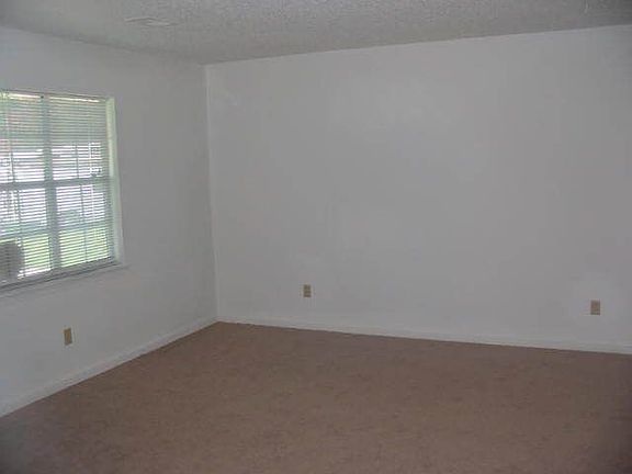 4th image of 3818 Springbloom Dr