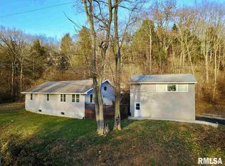 1118 N Lower Skyline Dr, East Peoria, IL 61611