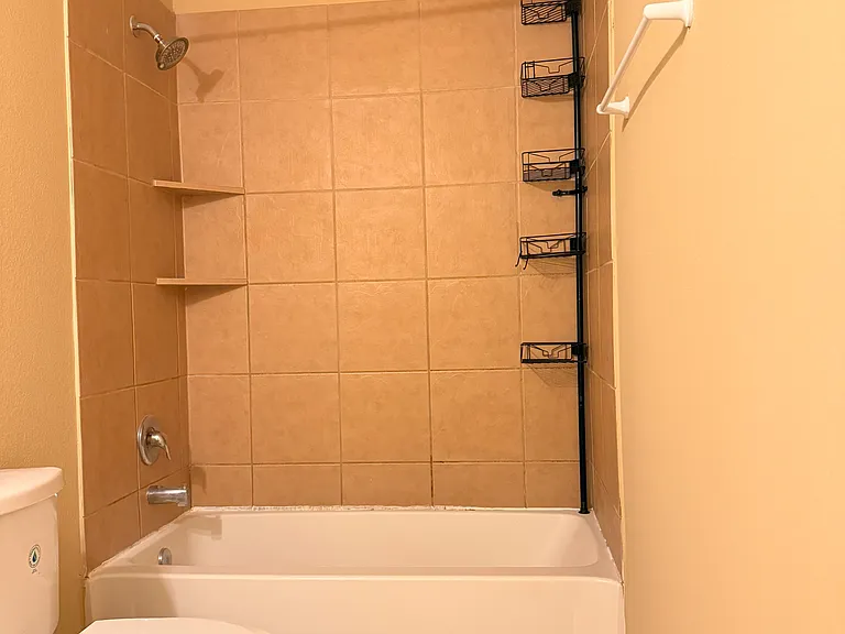 2914 Acorn Oaks Dr — Photo 3