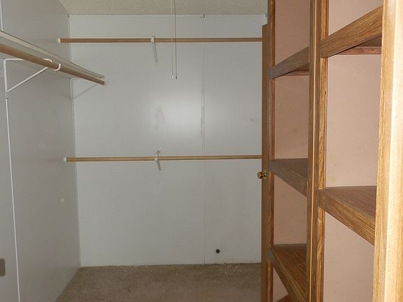 Walk-In Closet MBR