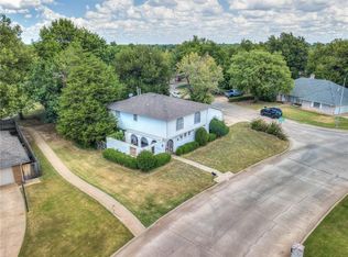 9221 Lansbrook Ln, Oklahoma City, OK 73132