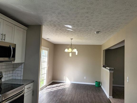 3rd image of 472 Peyton Dr