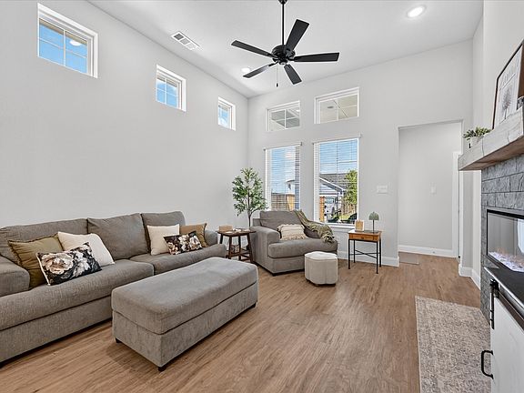 4th image of 1112 Abigail Way