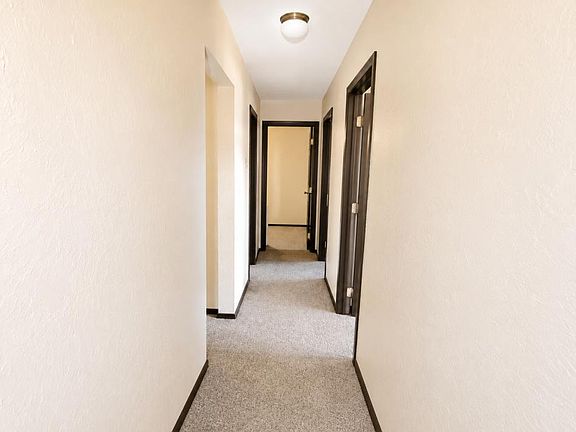 5th image of 1025 Laramie Dr