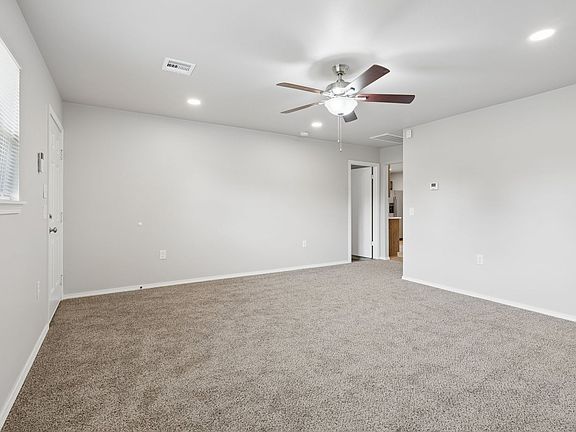 5th image of 901 Hoyt Ave