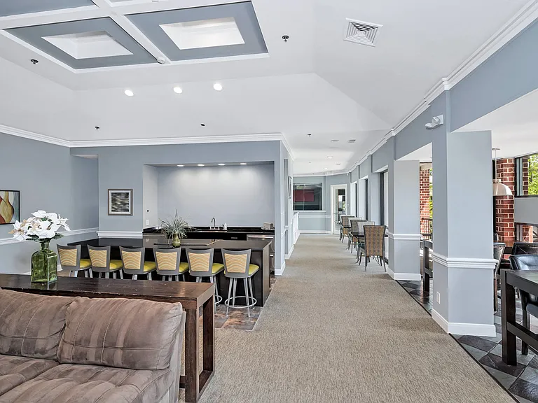 Clubroom with Open Seating