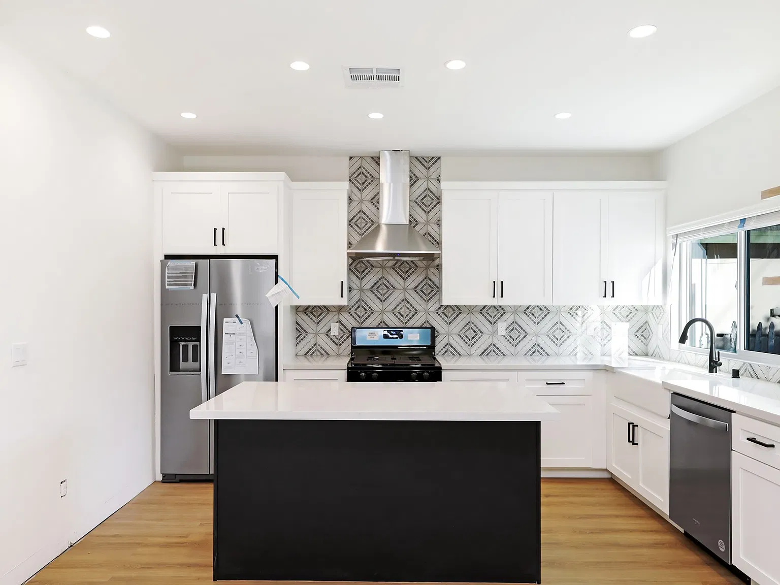 5148 Chateau Dr — Photo 1