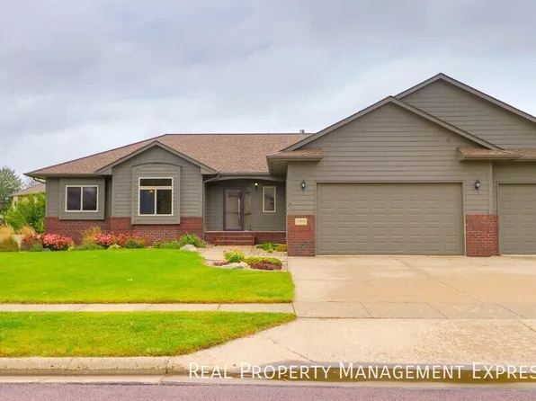 7905 S Grass Creek Dr, Sioux Falls, SD 57108
