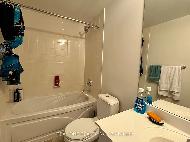 832 Bay St #602 — Photo 7