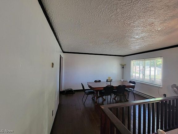 4th image of 2834 Eastlawn St