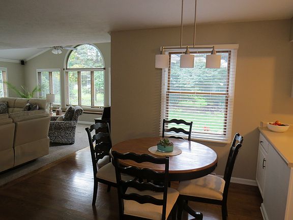 5th image of 1854 Acorn Ln