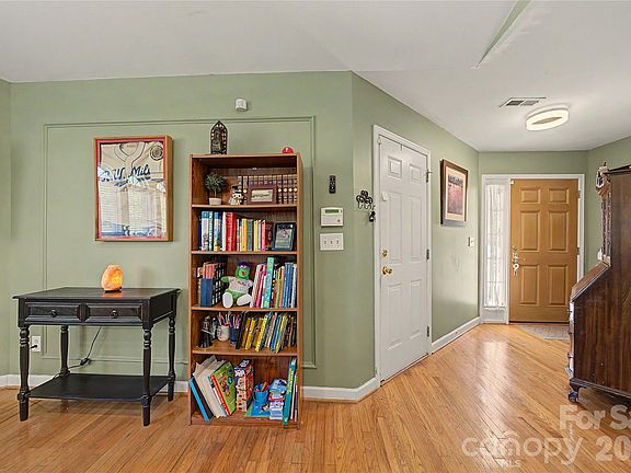 5th image of 1110 Newfound Hollow Dr