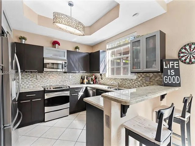 3 bed, 2.5 bath, 1800 sqft, $3,600 — Photo 3