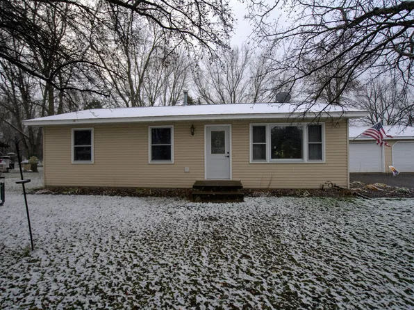 720 W 9th St, Rush City, MN 55069