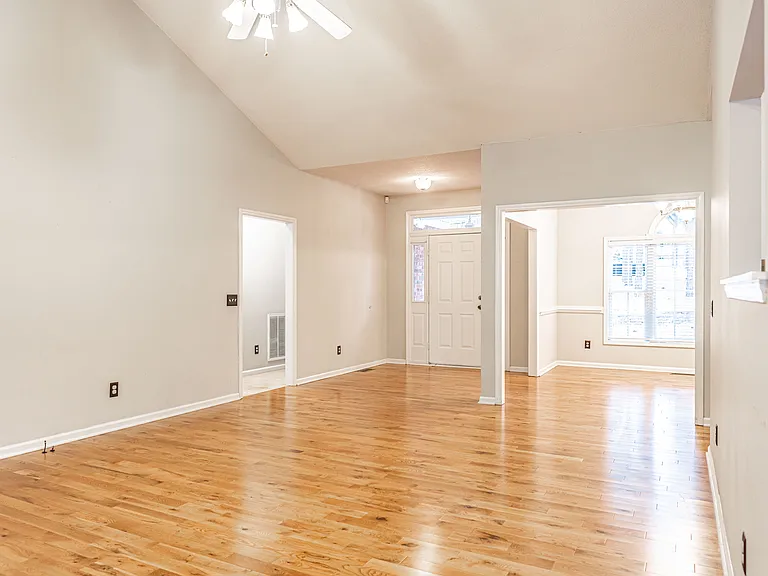 1110 Devonshire Trl — Photo 3
