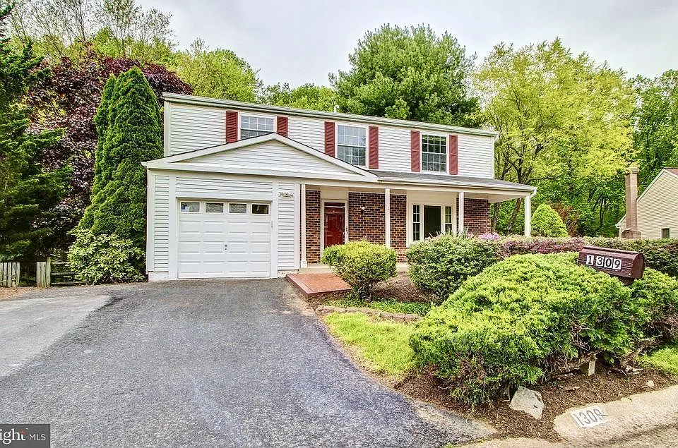 1309 Crockett Ln