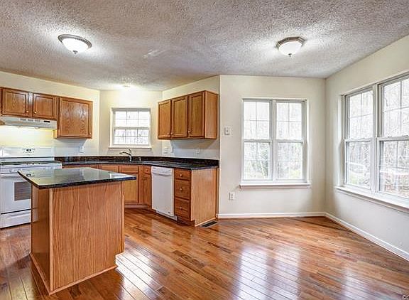 5th image of 929 Wheelwood Way