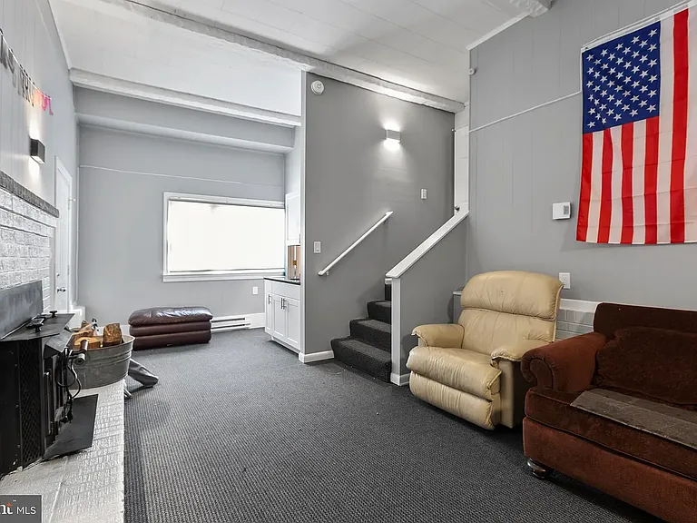 1321 Rowe St #C — Photo 7