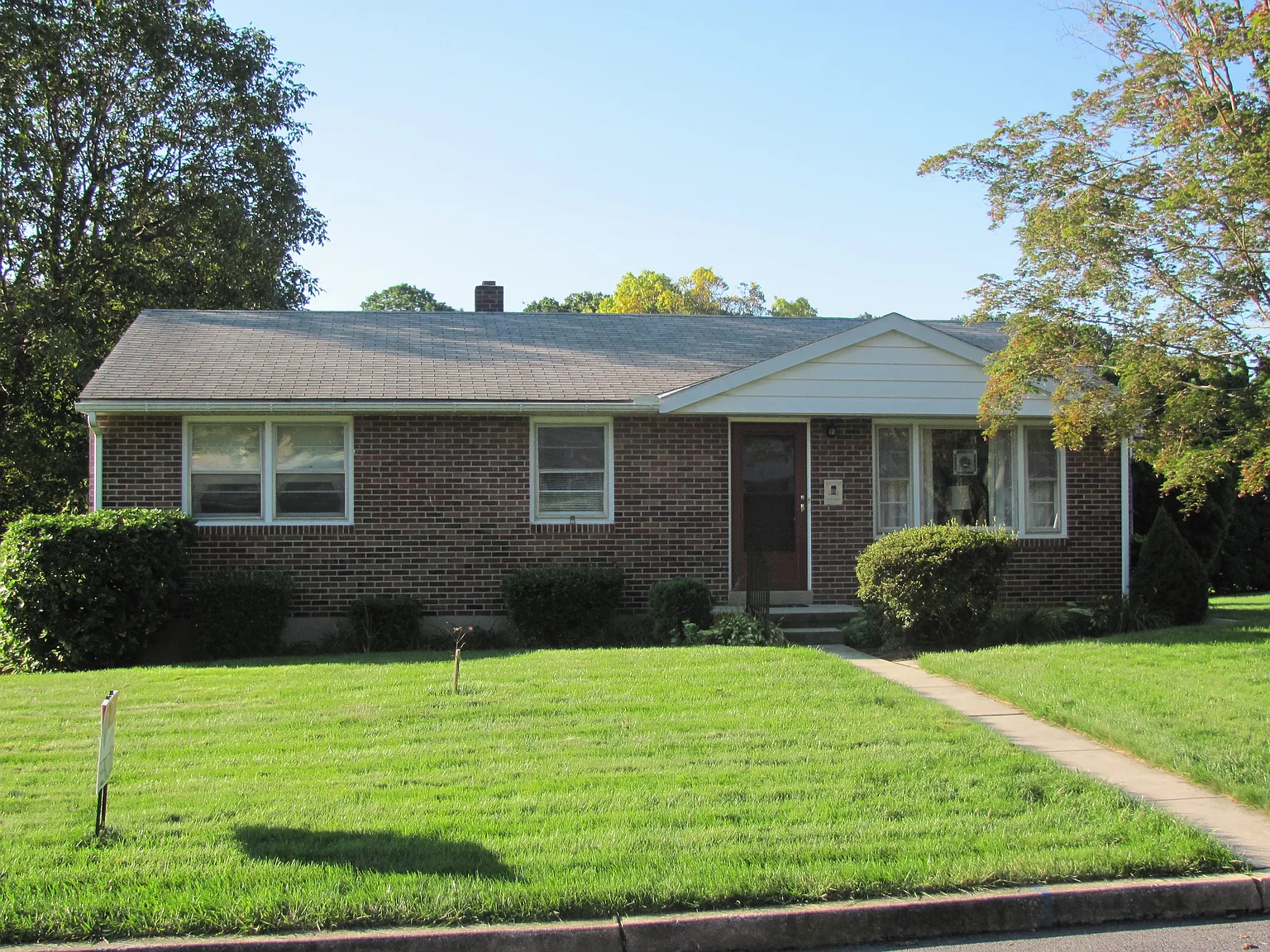 900 Rhodora Ave photo 1