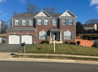 2869 Powell Dr, Woodbridge, VA 22191