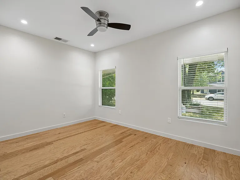 710 N Madison Ave — Photo 15