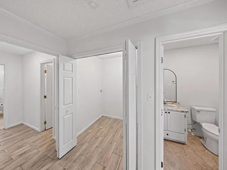 413 Georgetown Cir — Photo 16