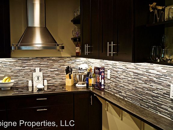 2nd image of 5043 Grand Ave #1