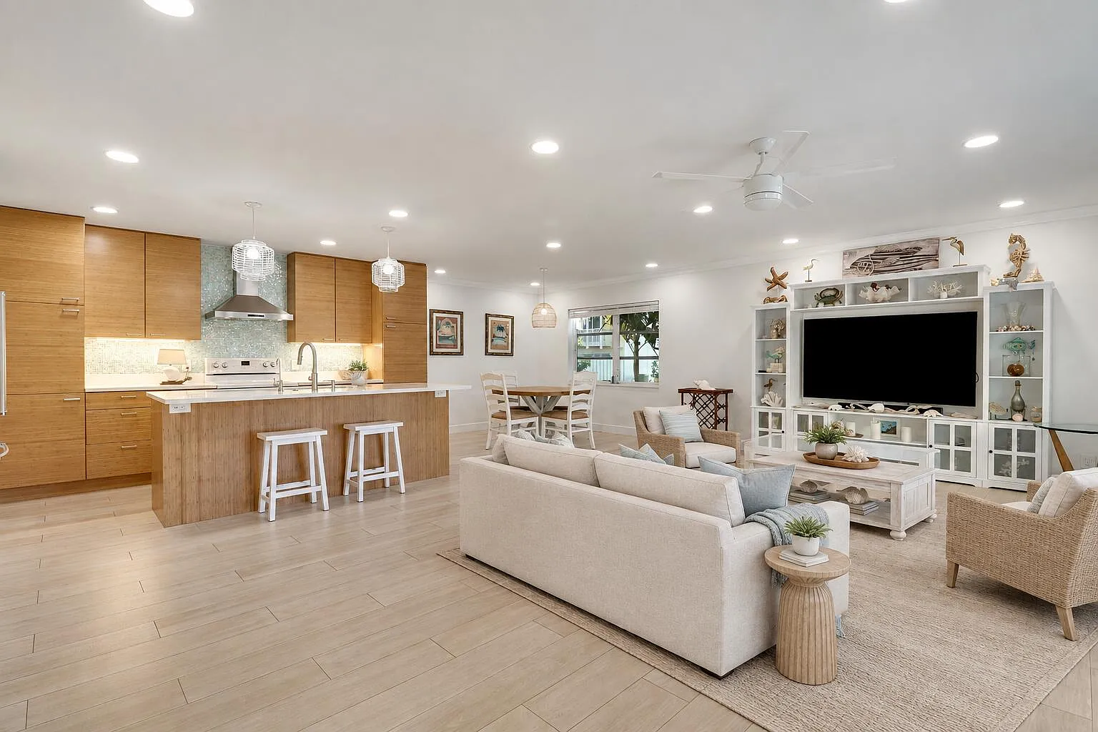 3 bed, 2.5 bath, 1620 sqft, $3,600 — Photo 4