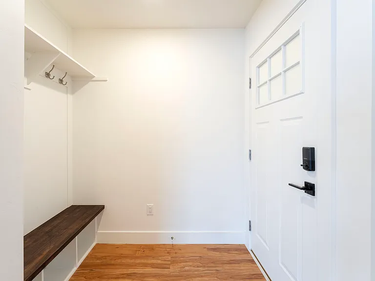 Silver Star Apartments — Photo 15