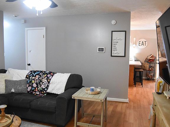 4th image of 1508 Cloverdale Rd