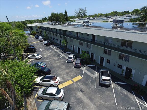 3rd image of 809 W Oakland Park Blvd APT K1