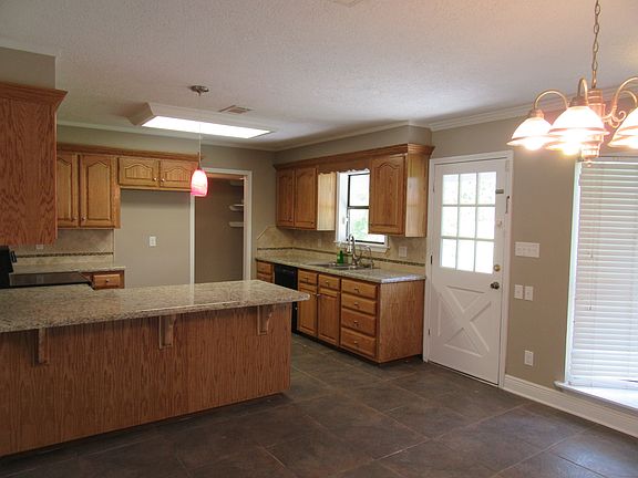4th image of 606 Pinecone Dr