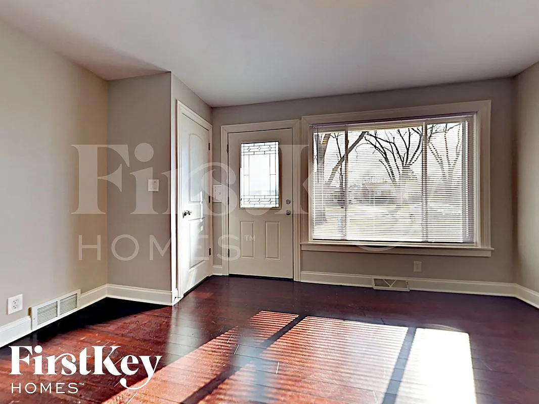 3 bed, 2.0 bath, 1250 sqft, $2,730 — Photo 2