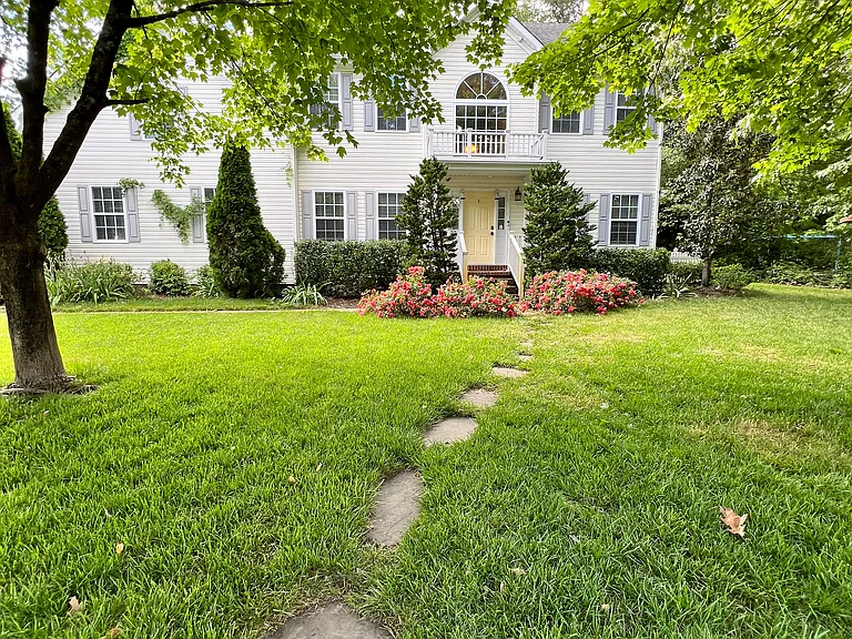 812 Bryson Arch — Photo 1