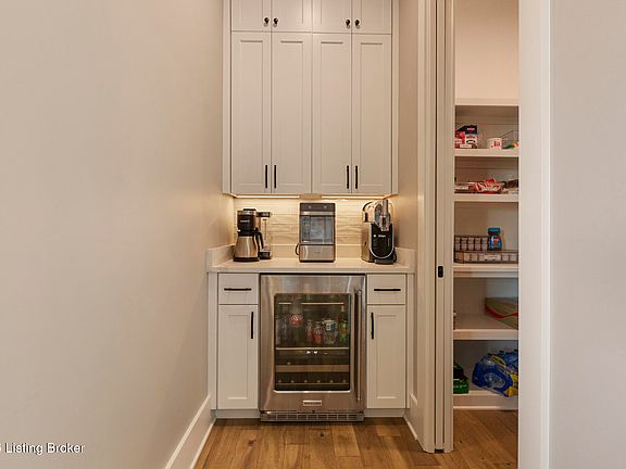 3rd image of 238 Forest View Rdg