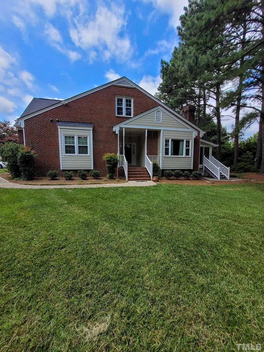 Building Photo - 137 Skylark Way