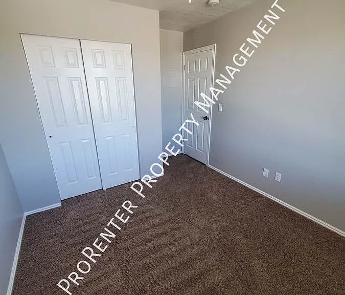 4252 Midland Dr — Photo 20