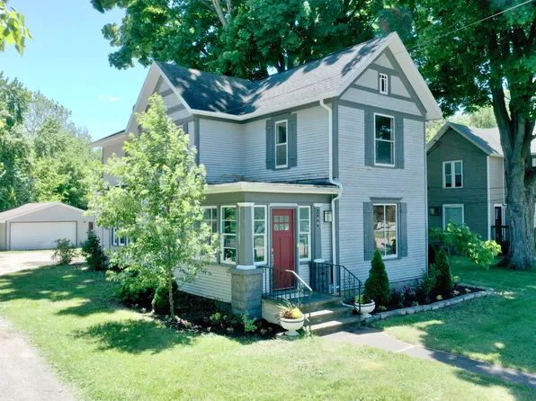 144 W Saint Joseph St, Coloma, MI 49038