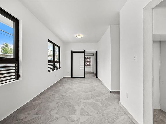 4th image of 107 ESPERANZA